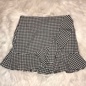 FOREVER 21 - Gingham Ruffled Mini Skirt
